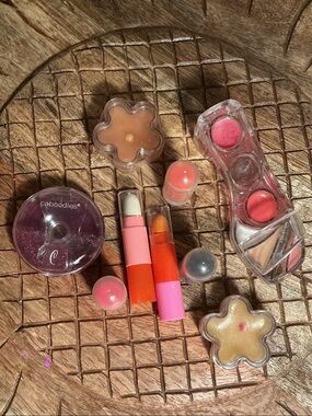 NEW Caboodles Pink and Orange Kids Lip Gloss & Lip Balm Set